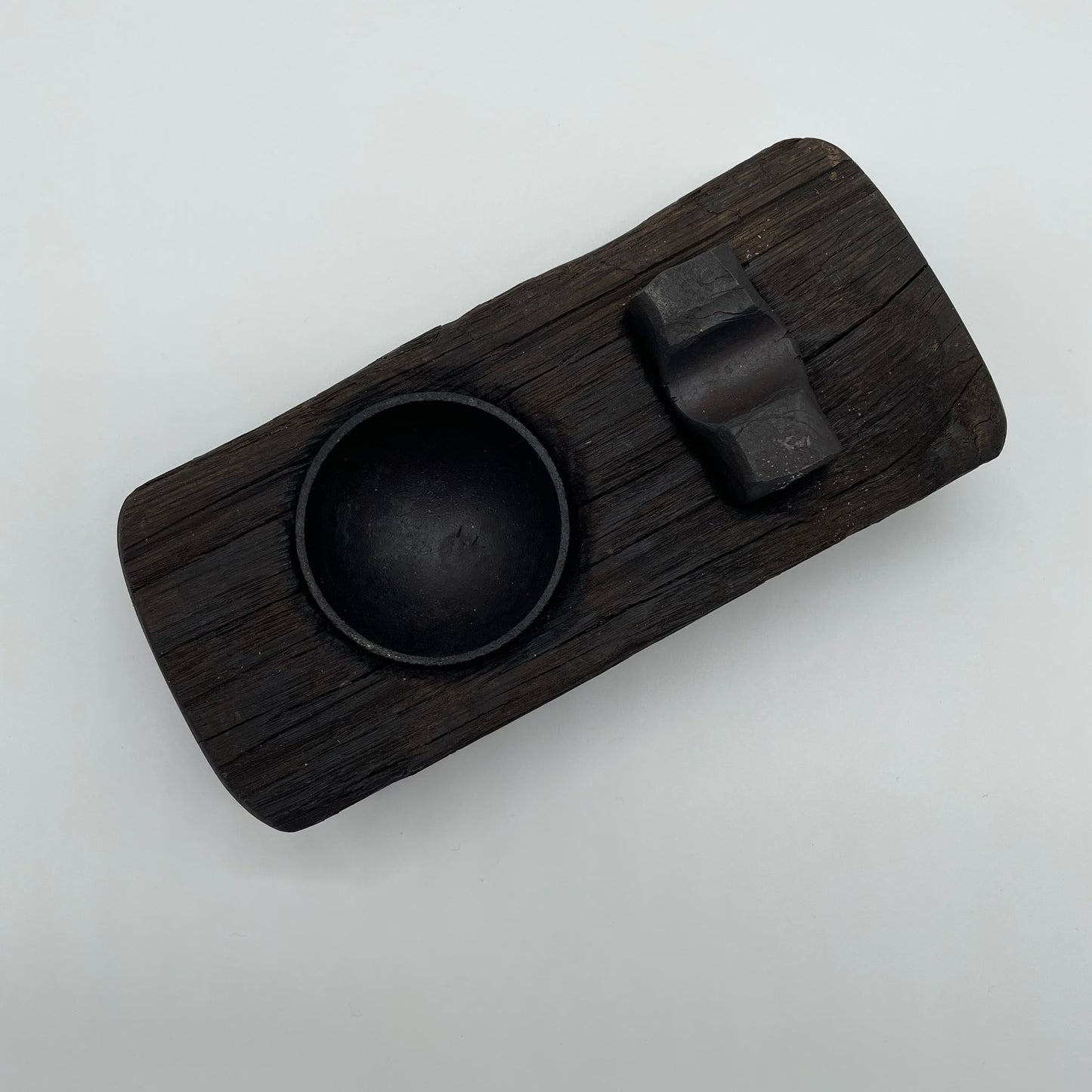
                  
                    Zigarren Aschenbecher, handgefertigtes Unikat vom Künstler aus Holz und Stahl
                  
                