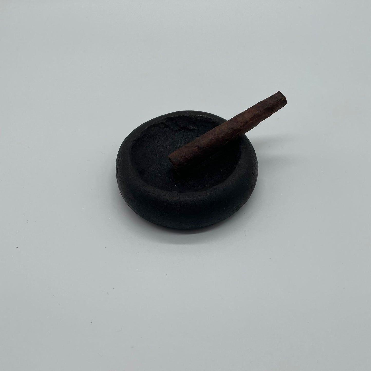 Zigarren Aschenbecher, handgefertigtes Unikat vom Künstler aus schwerem Stahl