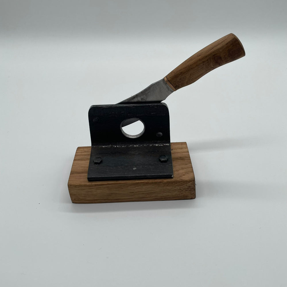 
                  
                    Zigarren Schneider (Cutter) handgefertigtes Unikat vom Künstler (Hackebeil auf Holz)
                  
                