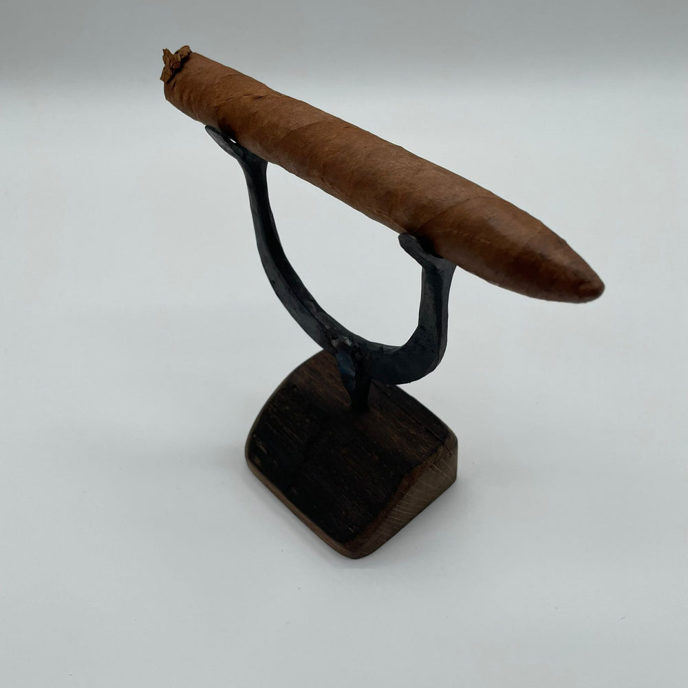 
                  
                    Zigarren Halter (Hufeisenform) handgefertigtes Unikat vom Künstler
                  
                